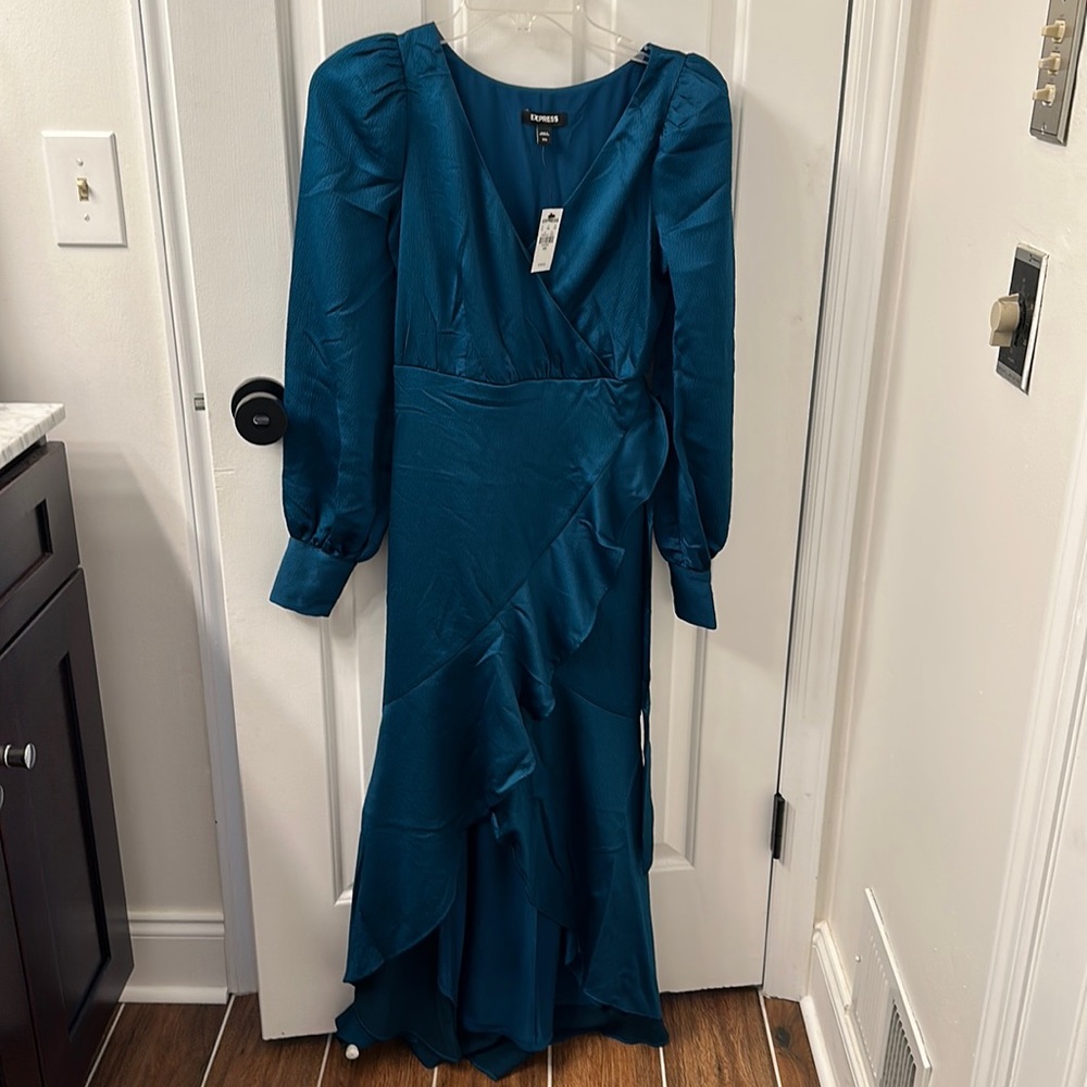 NWT TEXTURED FAUX WRAP RUFFLE HI-LO MAXI DRESS Express